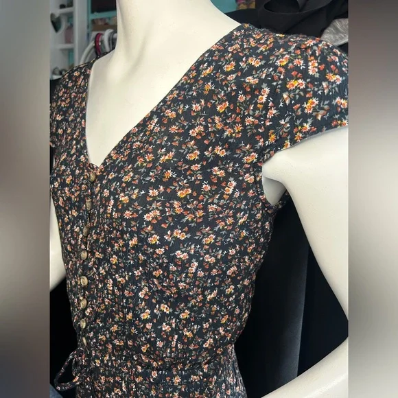 American Eagle Floral Romper - Picture 3 of 6